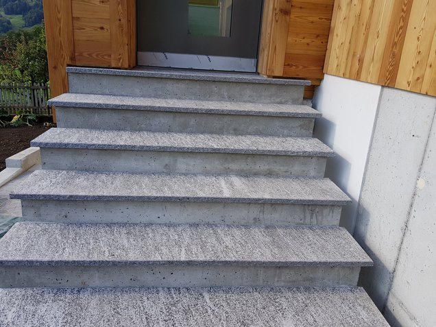 Eingangstreppe Äschi